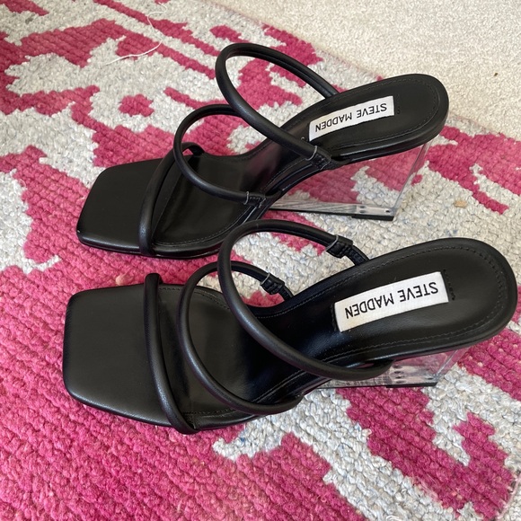 STEVE MADDEN | LUNETTE STRAPPY CLEAR WEDGE - Picture 4 of 7